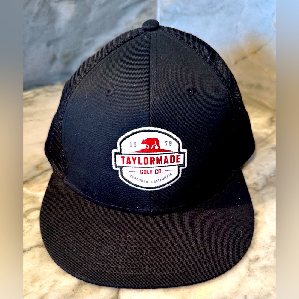 TaylorMade Golf SnapBack Retro Cap Black Trucker Mesh Hat Carlsbad Calif EUC